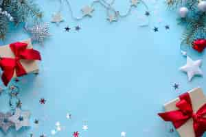 Free photo boxes with gifts and christmas decorations on blue surface