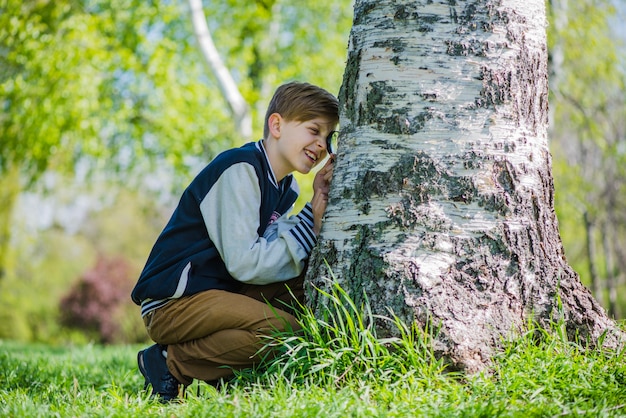 Free photo boy analyzing closely a trunk