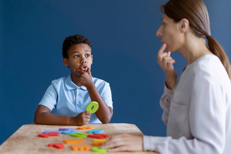 Free Photo boy having an occupational therapy session with a psychologist