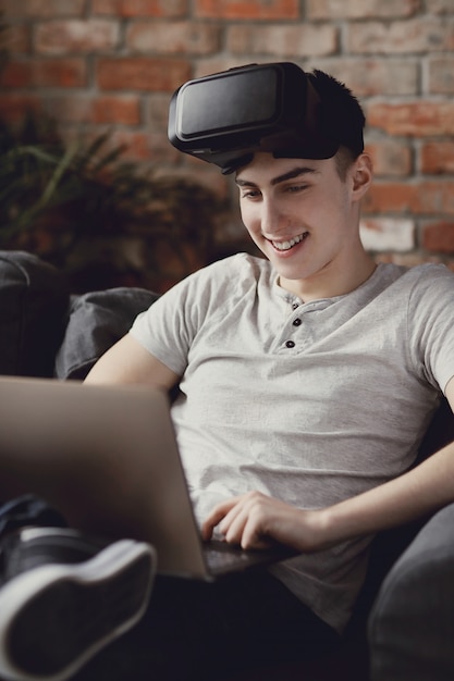 Free photo boy playing with vr headset at home