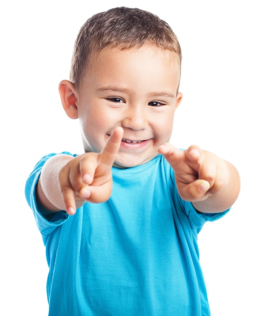 Free photo boy pointing with both hands