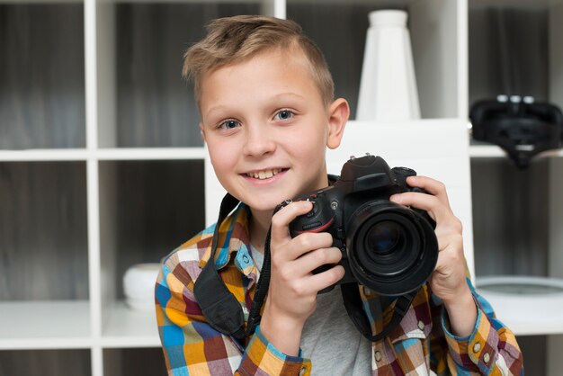 カメラ付きの男の子