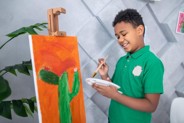 https://img.freepik.com/free-photo/boy-with-palette-brush-standing-near-easel_259150-59546.jpg?size=626&ext=jpg&ga=GA1.1.34264412.1698796800&semt=ais