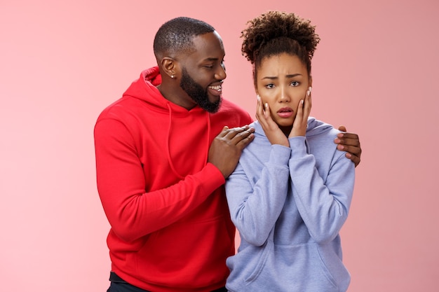 Free photo boyfriend comforting worried nervous girlfriend attend dentist frowning touching face anxiously panicking man hugging girl touch shoulders smiling encourage, look supportive assuring all okay