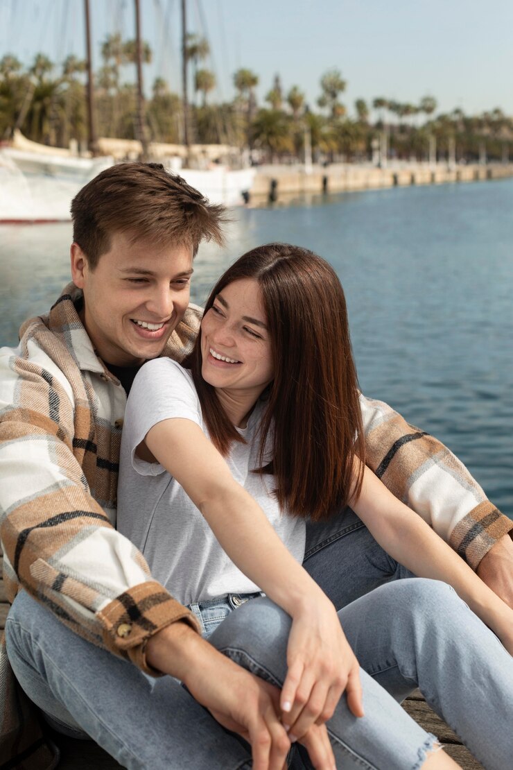 Free Photo boyfriend and girlfriend spending time together