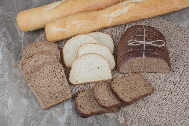 荒布で生鮮食品の種類をパン