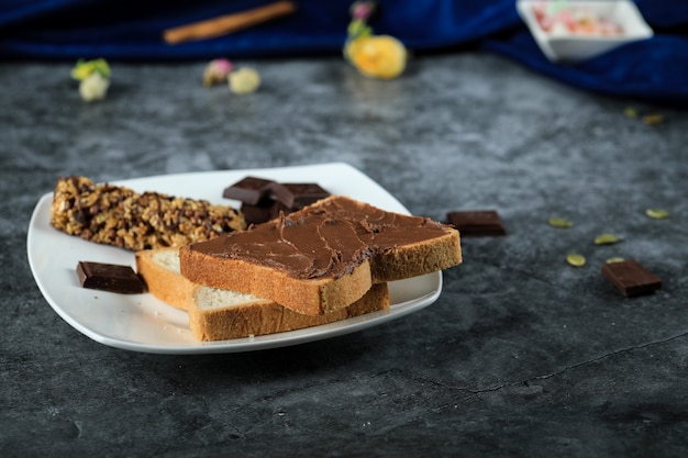 Bread slices with chocolate cream