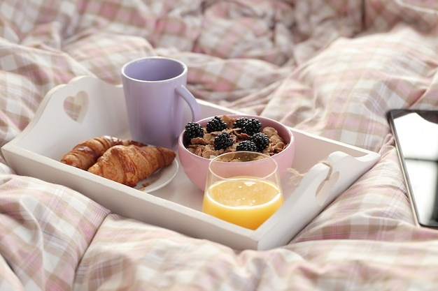 Free photo breakfast in bed