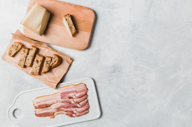 Foto gratuita colazione con pancetta