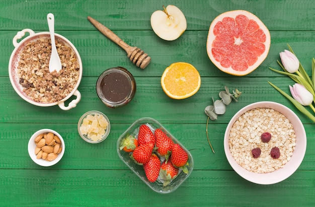 Free photo breakfast with cereals and fruits