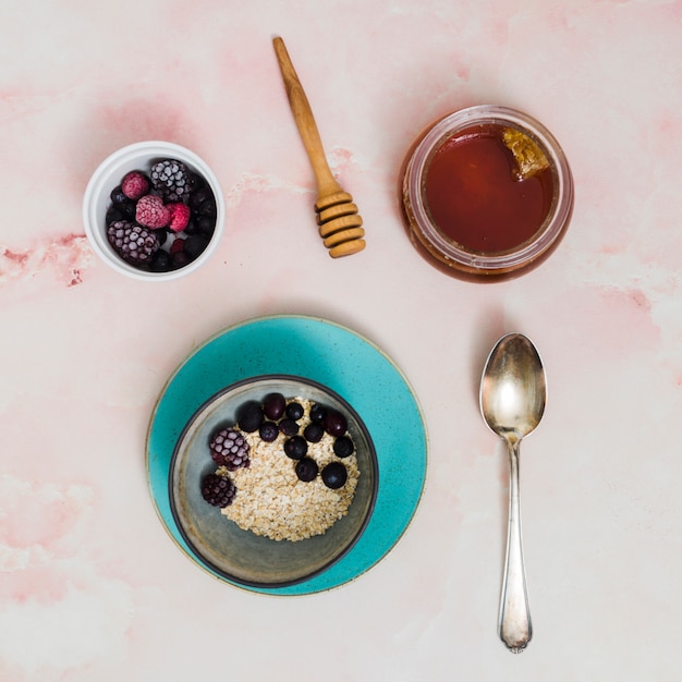 Foto gratuita colazione con cereali