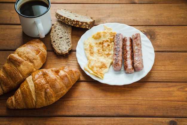 Foto gratuita colazione con caffè