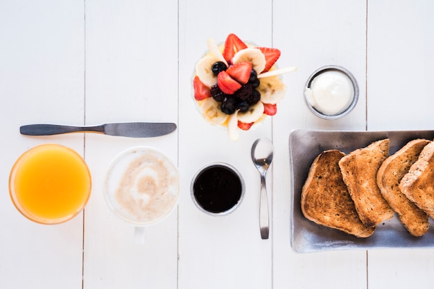 Foto gratuita prima colazione