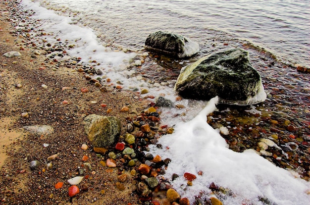 Rottura onda in spiaggia