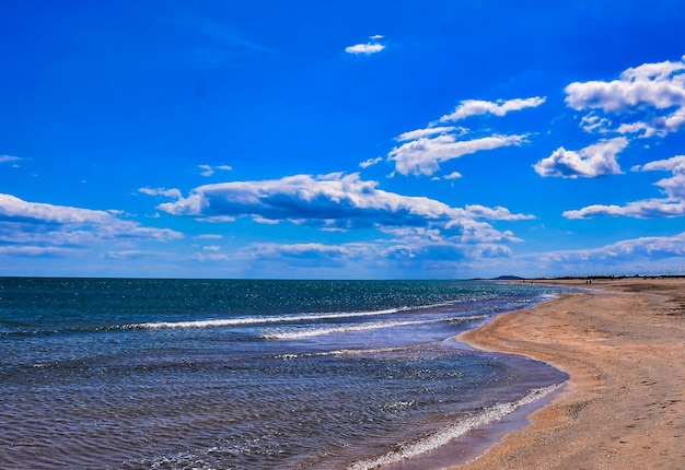 無料写真 スペイン、カナリア諸島の曇り空の下のビーチの息を呑むような風景