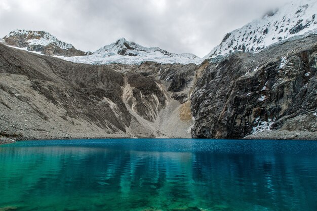 ペルーの国立公園で山と海の素晴らしい景色
