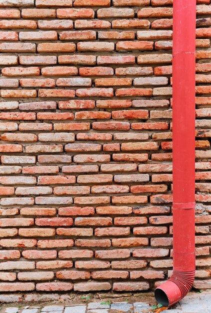 오래된 주택의 벽돌 외관 오래된 도시의 주택 개조 붉은 오래된 벽돌 벽지 디자인의 배경 또는 화면 보호기 아이디어