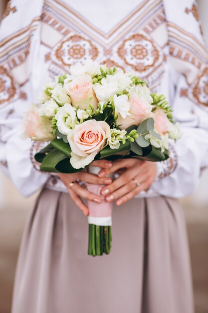 婚約する花嫁