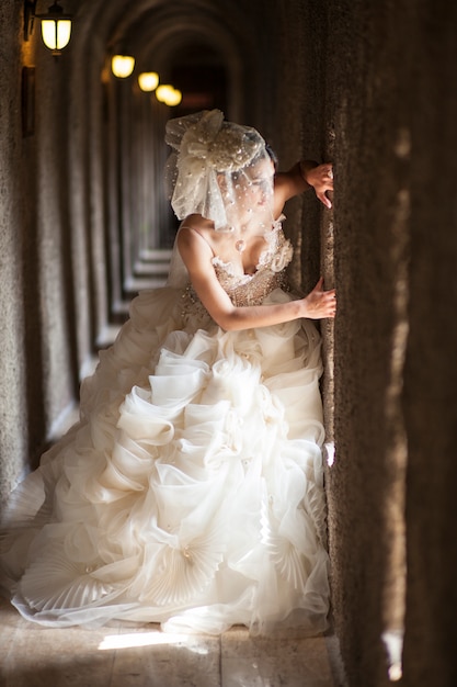 Free photo bride with beautiful dress