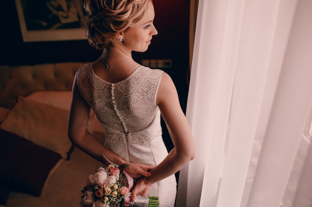 Free photo bride with bouquet on her back