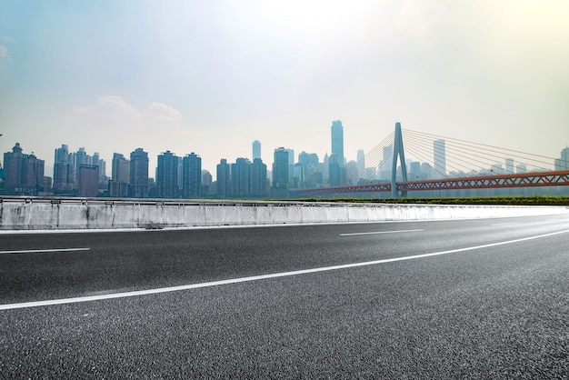 Free photo bridge busy pillar steel vehicle