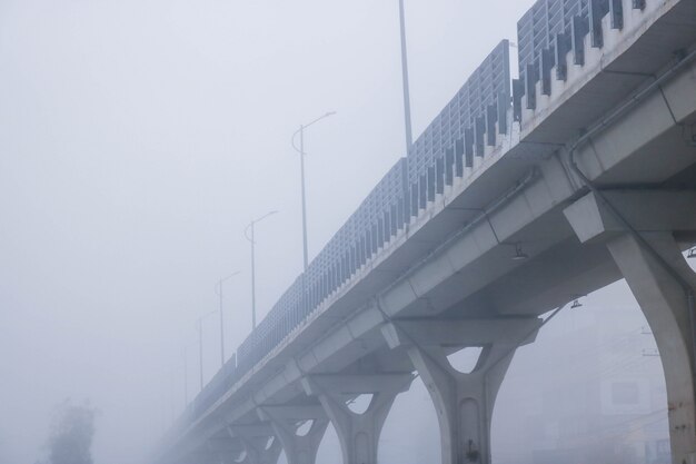 Мост в смога