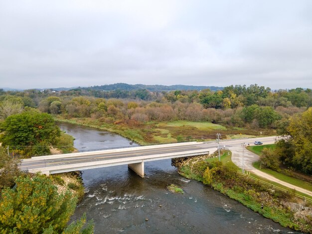 アメリカ合衆国ウィスコンシン州ラクロスのミシシッピ川に架かる橋