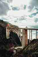 Foto gratuita ponte vicino al mare