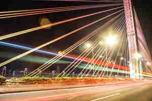 Foto gratuita bridge di notte con le luci