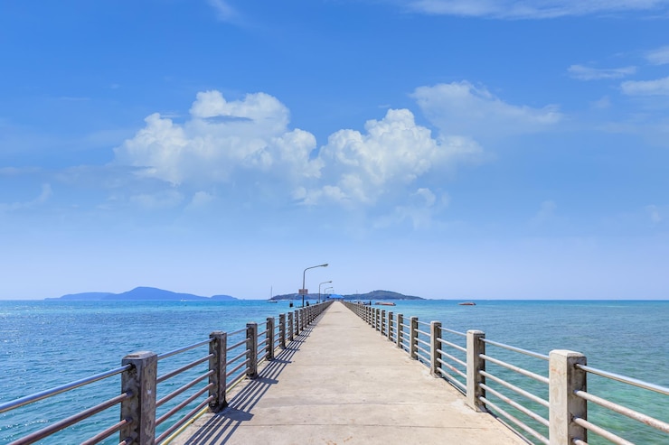 Free Photo bridge to pier at rawai beach phuket thailand