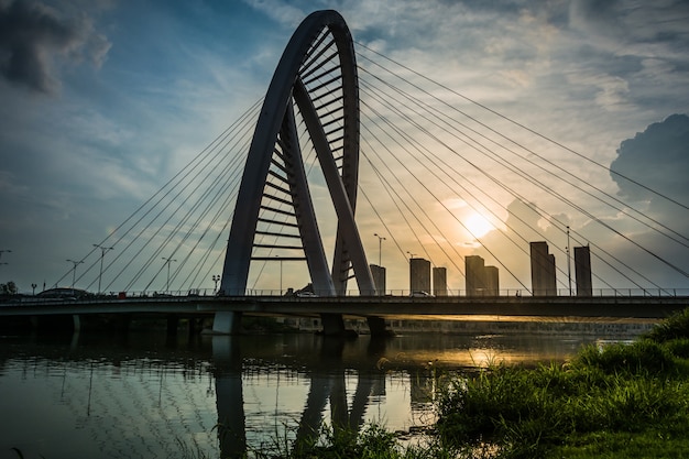 The bridge with city