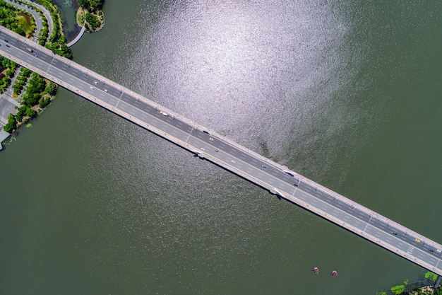 Foto gratuita il ponte con la città