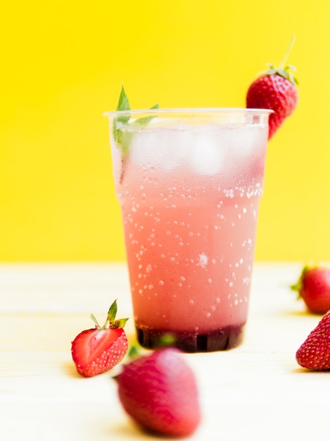 Free photo bright icy cocktail with fresh strawberries and mint