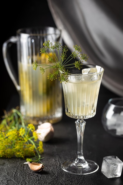 Foto gratuita cocktail di salamoia in un bicchiere