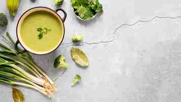 Free photo broccoli soup copy space top view