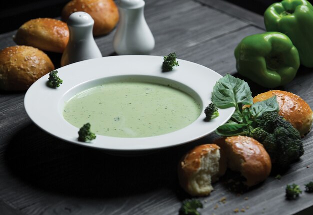 Broccoli soup with fresh basilic leaves