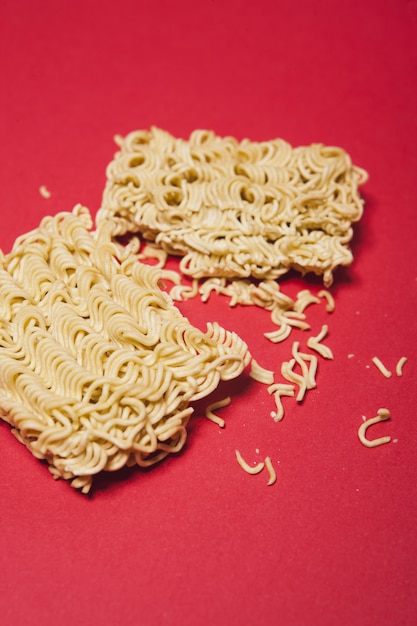 Free photo broken block of instant noodle