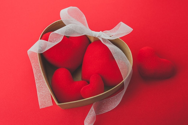 Free photo brown box with hearts inside and a white bow
