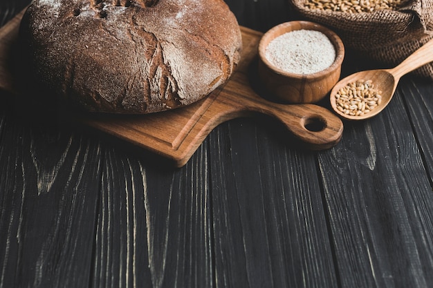 Free photo brown loaf of bread on board