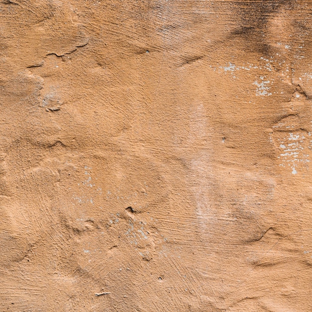 き裂を有する茶色の塗られた壁のテクスチャ