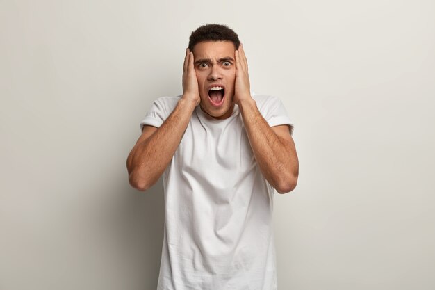 Brunet man wearing white T-shirt