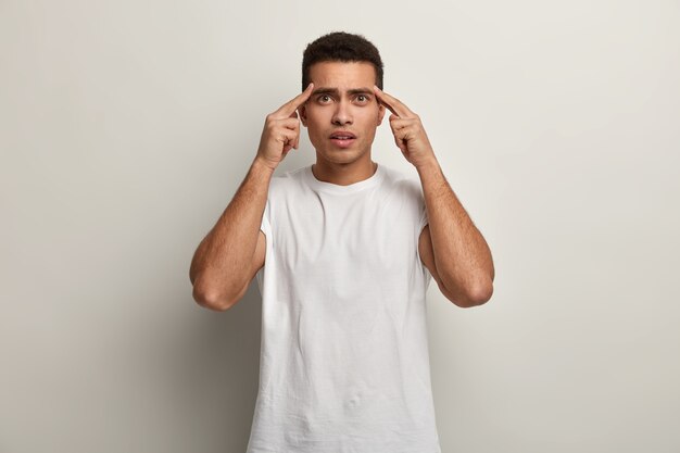 Brunet man wearing white T-shirt