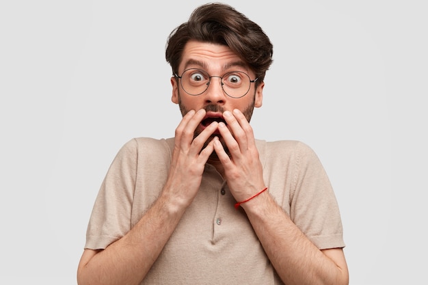 Brunet man with round eyeglasses