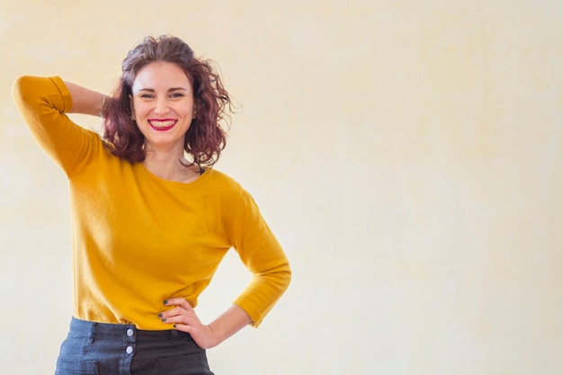 Free photo brunette blogger posing for a photo