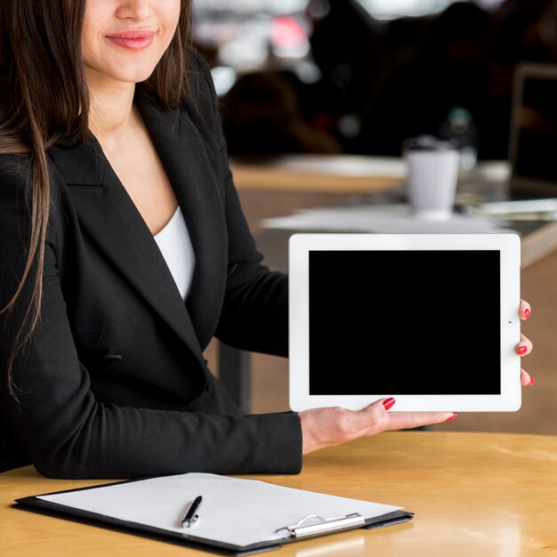 Brunette businesswoman showing tablet