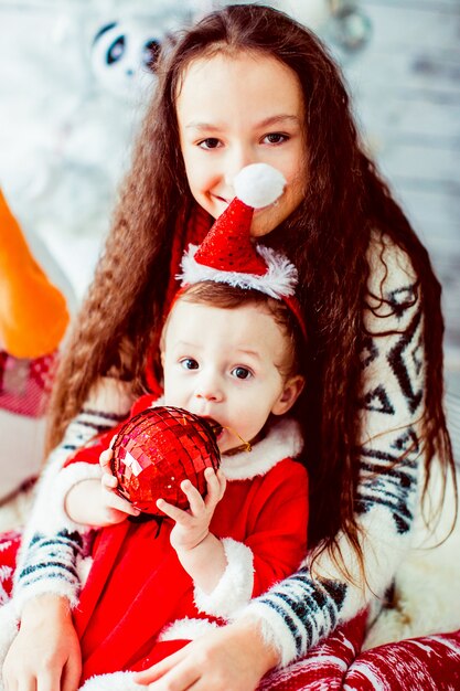 "Brunette girl with little sister posing"