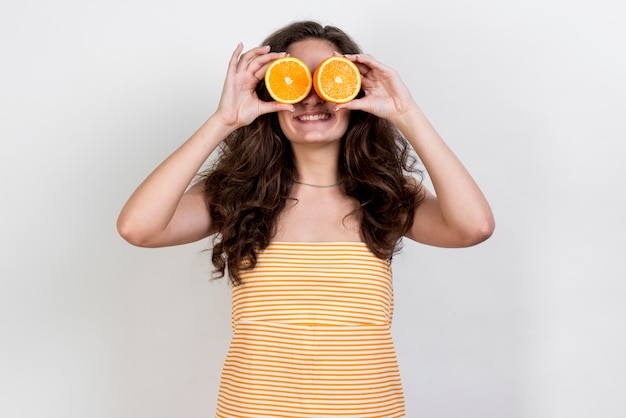 Free photo brunette woman holding an orange