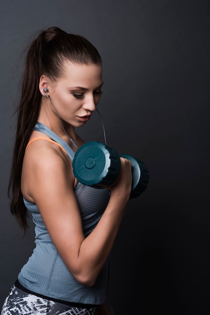 Brunette woman wearing sport clothes