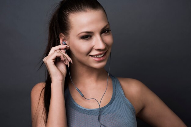 Brunette woman wearing sport clothes