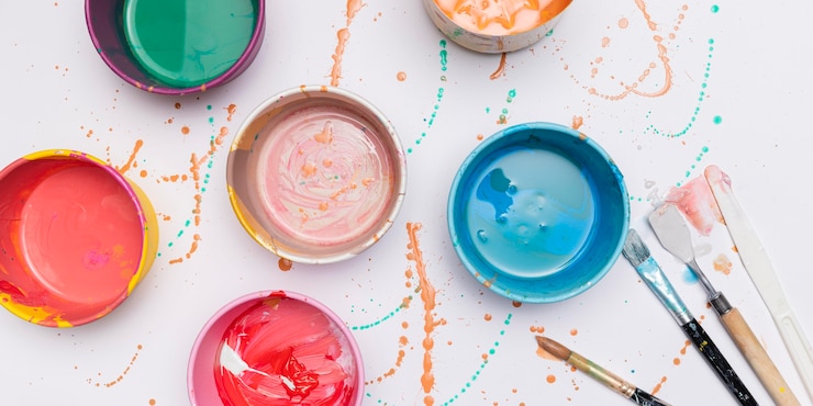 Free Photo brushes and painting cans